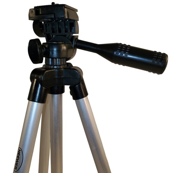 Neewer Lightweight Tripod Adjustable from 15.5"-47.5" with Carrying Case - Picture 3 of 7